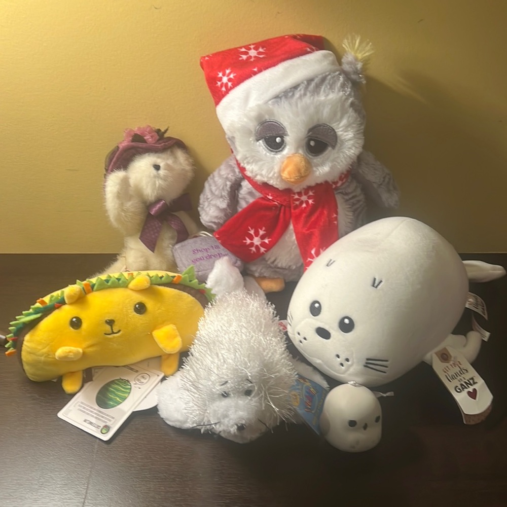 Bundle stuffed toys, Boyd Bear, taco, seals, owls, owl ornament